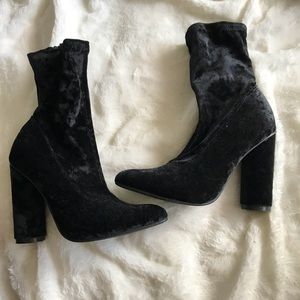 Black velvet fashionova ankle boots